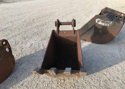 JD 80 18"-2cuyd Excavator Bucket