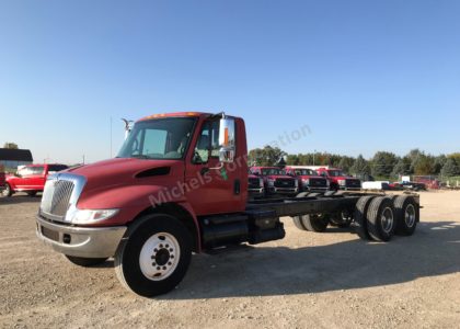 2002 International 4400 T/A Cab & Chassis